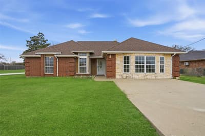 3917 Country Meadows Circle, Granbury TX 76049 - Photo 3