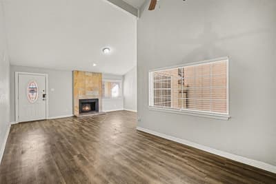 1606 Hawthorne Drive, Arlington TX 76012 - Photo 3