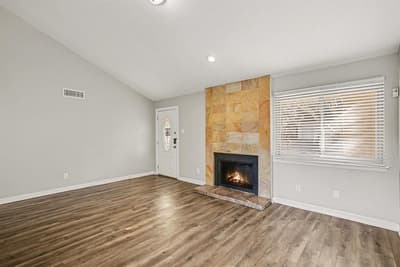 1606 Hawthorne Drive, Arlington TX 76012 - Photo 4