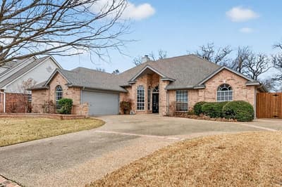 3211 Summergrove Drive, Arlington TX 76001 - Photo 3