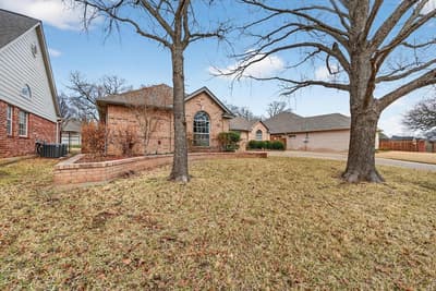 3211 Summergrove Drive, Arlington TX 76001 - Photo 5