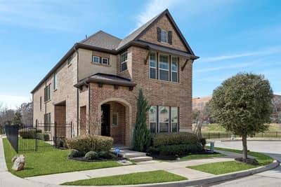 648 Courtyard Lane, Irving TX 75039