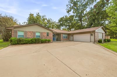 7115 Westover Drive, Granbury TX 76049 - Photo 4