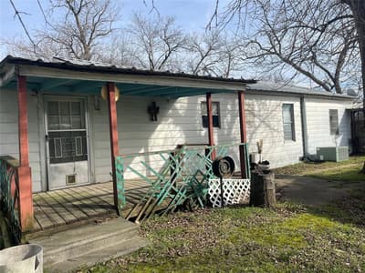 406 S Austin Street, Wolfe City TX 75496 - Photo 2