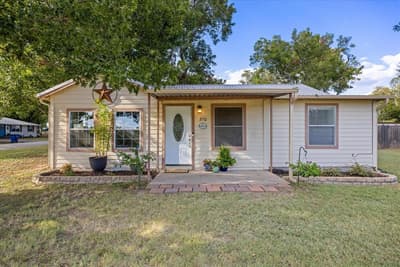 310 W 6th Street, Tolar TX 76476