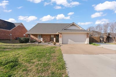 529 Mckittrick Court, Godley TX 76044 - Photo 2
