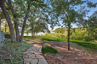 772 Lakewood Court, Highland Village TX 75077 - Photo 2