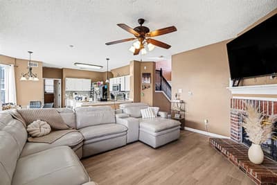 6715 Canyon Creek Drive, Arlington TX 76001 - Photo 3