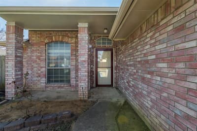 709 Raywood Drive, Grand Prairie TX 75052 - Photo 2