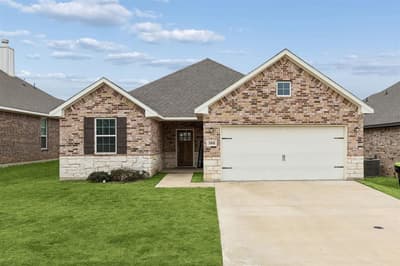 388 N Montague Street, Pilot Point TX 76258 - Photo 2