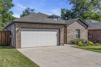 121 W Morton Street, Denison TX 75021 - Photo 2