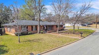 709 Hurstview Drive, Hurst TX 76053