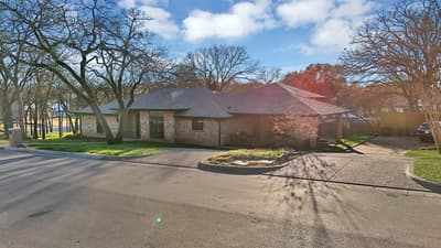 2814 Marquis Circle E, Arlington TX 76016 - Photo 2
