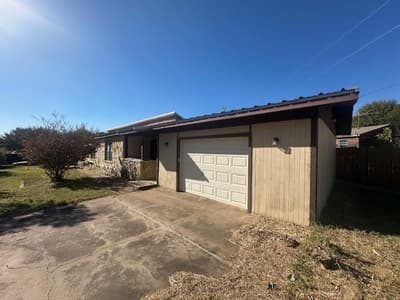 808 Flamingo Road, Granbury TX 76049 - Photo 2