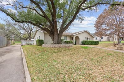 120 Wooded Crest Drive, Woodway TX 76712 - Photo 2
