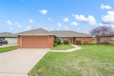240 Half Moon Way, Runaway Bay TX 76426