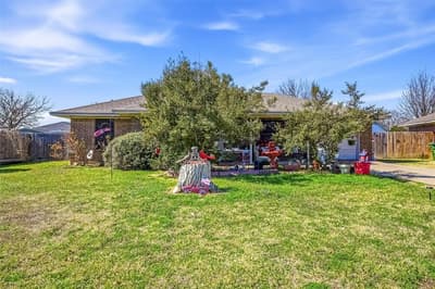 821 Jennifer Court, Sanger TX 76266 - Photo 2