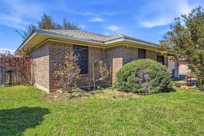 821 Jennifer Court, Sanger TX 76266 - Photo 3