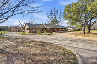 6208 Windsong Drive, Arlington TX 76001 - Photo 3