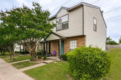634 W Collins Street, Denton TX 76201 - Photo 2