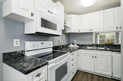 634 W Collins Street, Denton TX 76201 - Photo 5