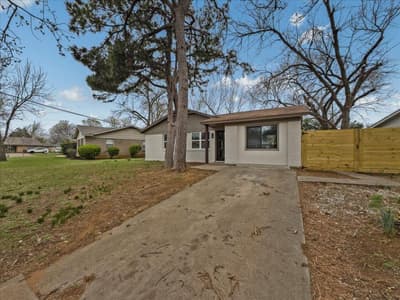 802 Nl Robinson Drive, Arlington TX 76011
