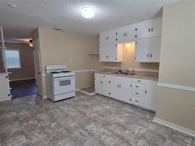 1207 N Anglin Street, Cleburne TX 76031 - Photo 5
