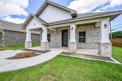 1102 Fort Worth Street, Grand Prairie TX 75050