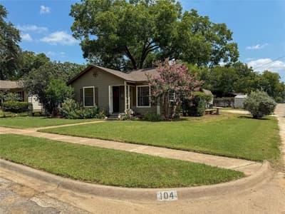 104 Dixon Street, Cleburne TX 76033