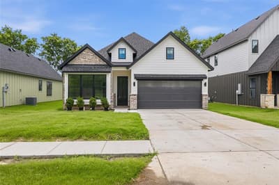303 E Locust Street, Leonard TX 75452