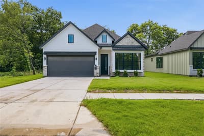 307 E Locust Street, Leonard TX 75452