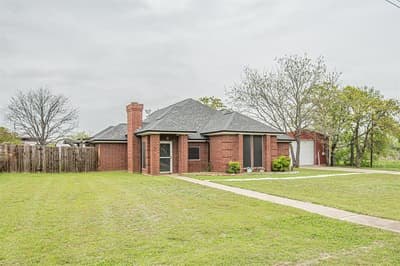 614 Overhill Road, Granbury TX 76048 - Photo 2