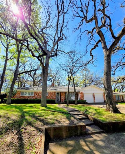 1020 Redbud Court, Arlington TX 76012 - Photo 2
