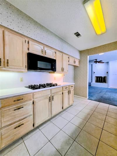 1020 Redbud Court, Arlington TX 76012 - Photo 4