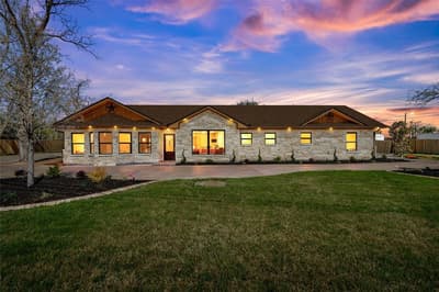 1404 S Robinson Drive, Robinson TX 76706