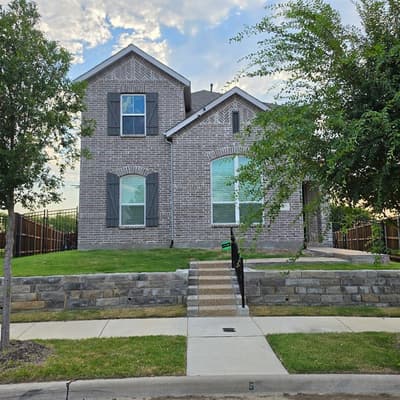 909 Carnation Drive, Crowley TX 76036