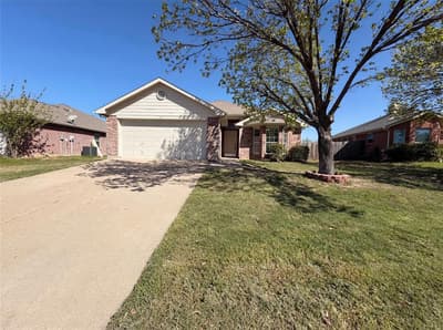 105 Kings Way Drive, Rhome TX 76078