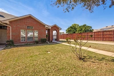 1302 Poinsettia Boulevard, Denton TX 76208 - Photo 3