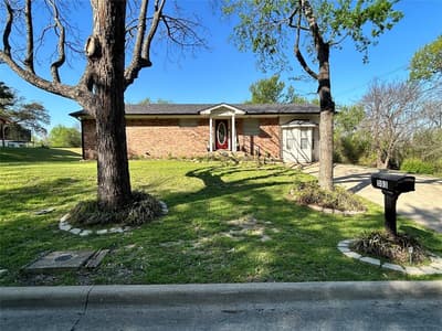 303 N Caesar Street, Ennis TX 75119
