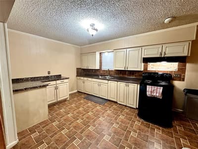 303 N Caesar Street, Ennis TX 75119 - Photo 5