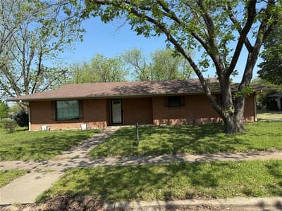 1412 Hillcrest Street, Ennis TX 75119