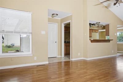 3614 Windsor Street, Irving TX 75062 - Photo 4