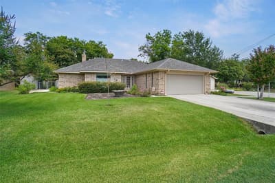 642 Half Moon Way, Runaway Bay TX 76426