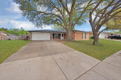 6305 Arthur Drive, Edgecliff Village TX 76134 - Photo 2