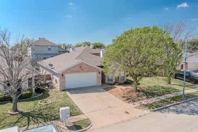 2401 Kelton Street, Fort Worth TX 76133 - Photo 2