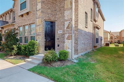 2556 Sarah Lane, Lewisville TX 75056 - Photo 2