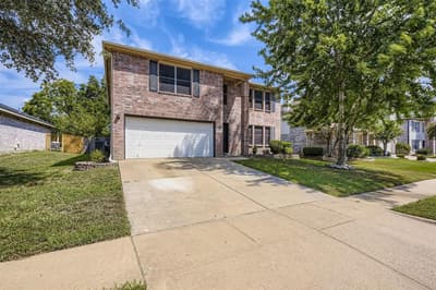 7107 Chambers Creek Lane, Arlington TX 76002 - Photo 3