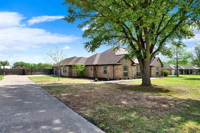1201 E Oaklawn Drive, Talty TX 75160