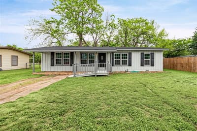 203 S Lancaster Street, Granbury TX 76048 - Photo 2