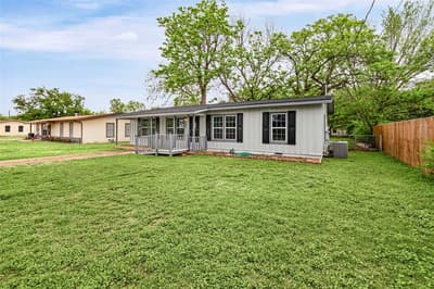 203 S Lancaster Street, Granbury TX 76048 - Photo 3